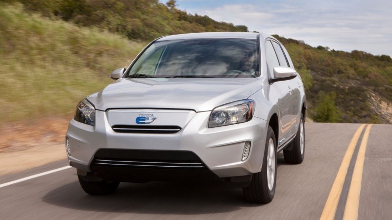 Hivatalosan is bemutatkozott az elektromos SUV, a Toyota RAV4 EV