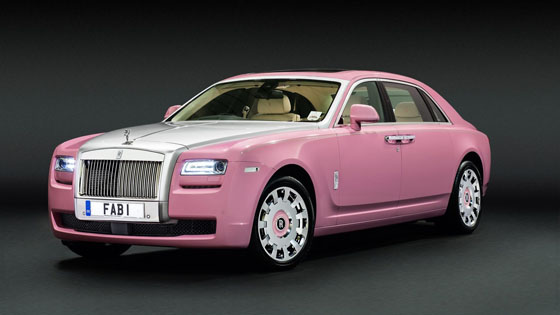 Jó ügyet képvisel a rózsaszín Rolls-Royce Ghost