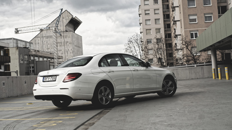 Мерседес e200 4matic